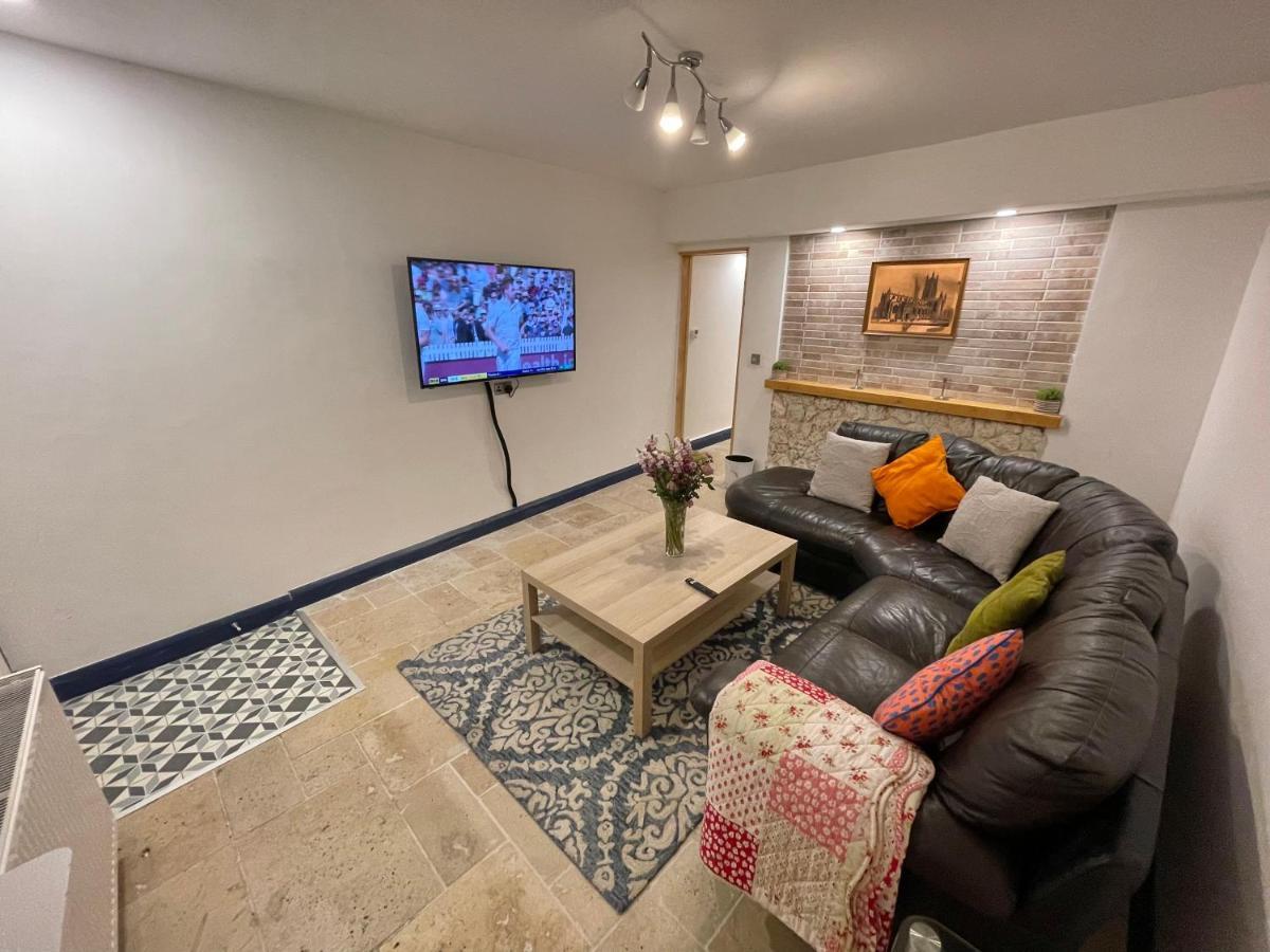 2 Bedroom Cottage Gloucester City Center Esterno foto